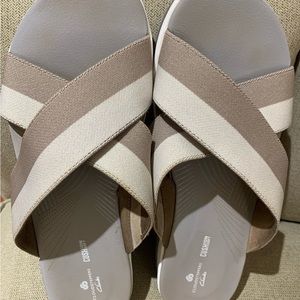 Clarks Cloud Steppers Criss Cross Slides, SZ 9